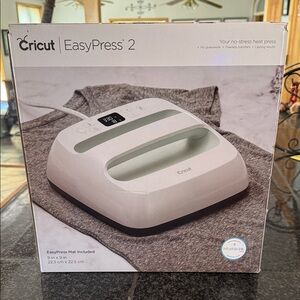 Cricut EasyPress 2 in White and mint